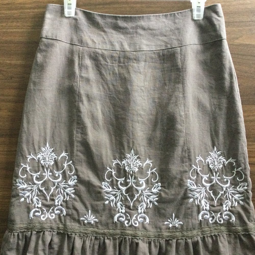 San Francisco Tiered Skirt with Lace and White Embroidery pattern